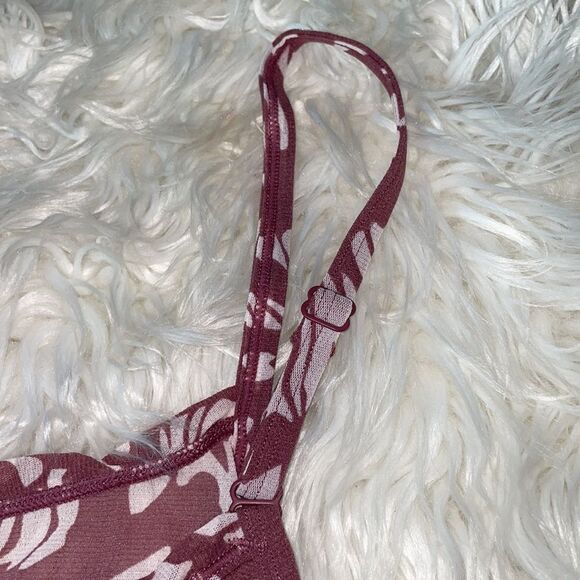 SKIMS Summer Mesh Strappy Thong Bodysuit in Raspberry Swirl, NWT - Picture 8 of 8